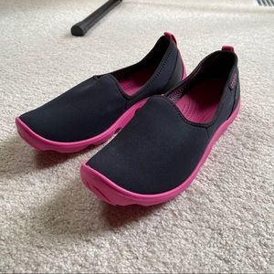 Crocs waterproof Black and pink swim  shoes
